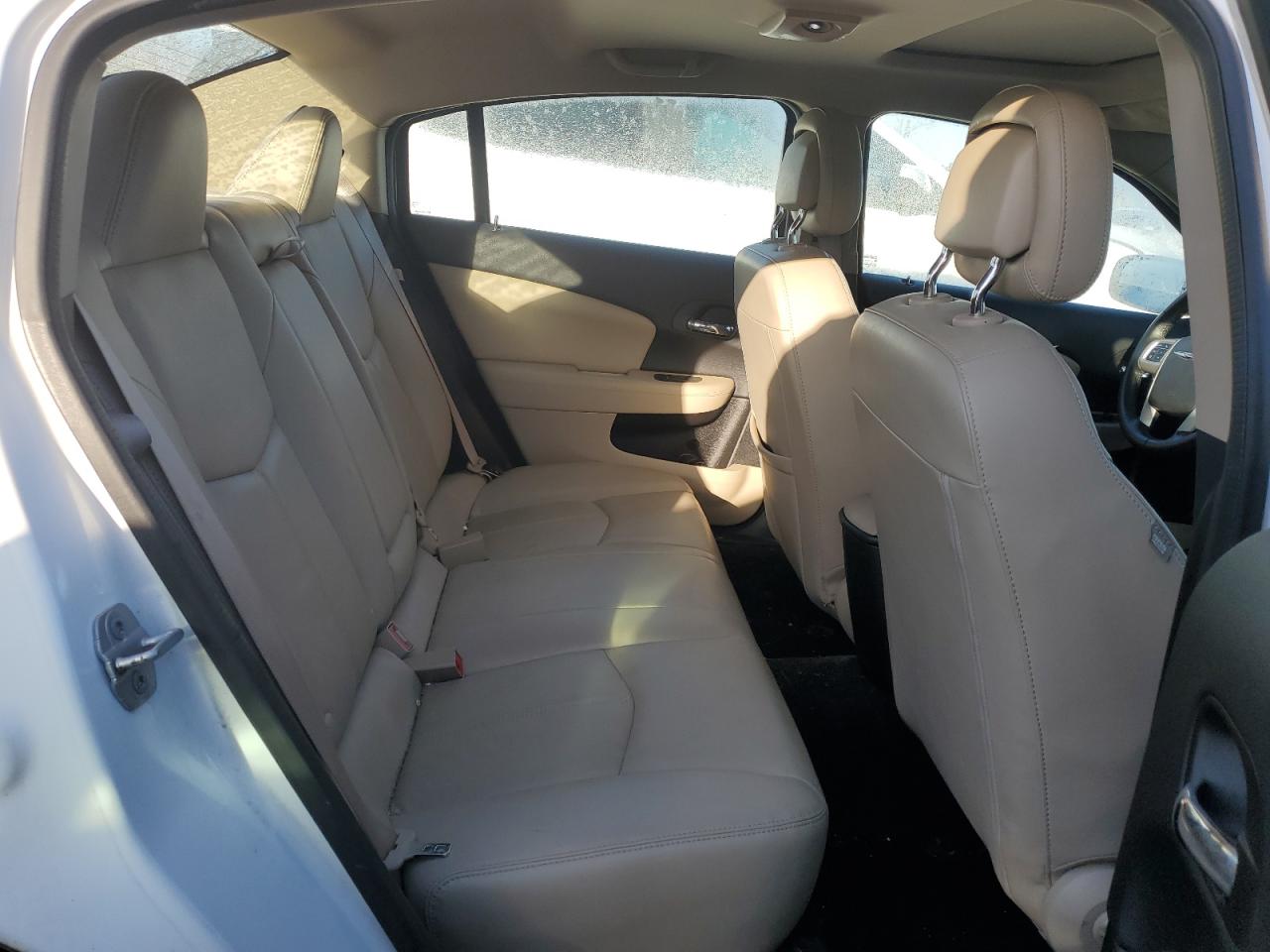 2014 Chrysler 200 - Image 10