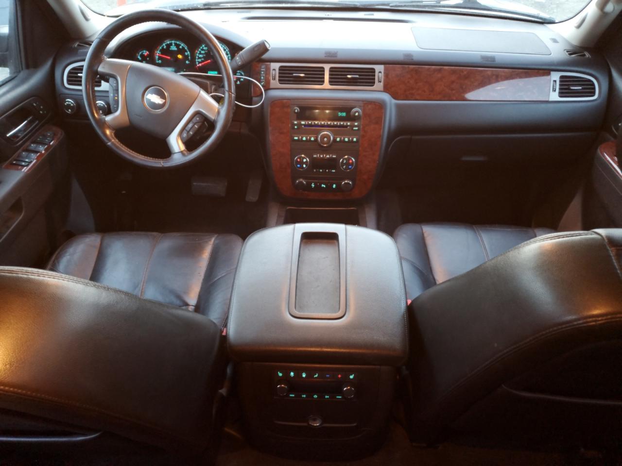 2012 Chevrolet Suburban - Image 8