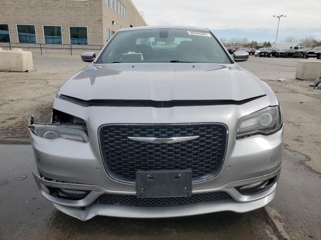  CHRYSLER 300 2018 Srebrny