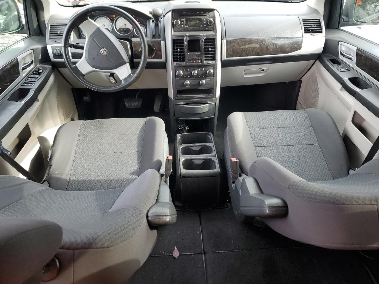 2010 Dodge Caravan - Image 8