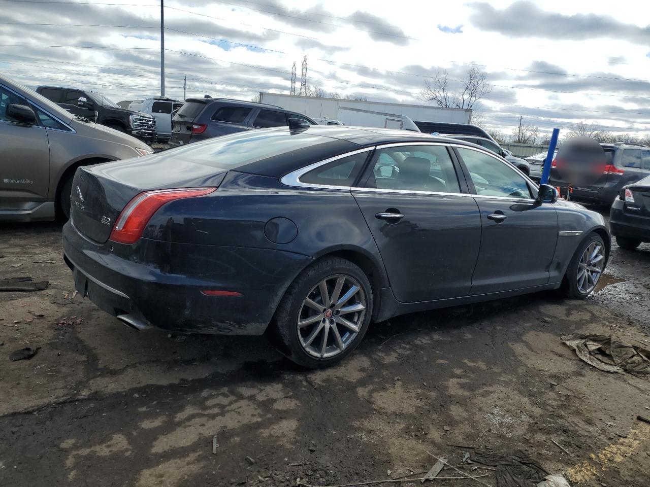 2017 Jaguar XJ - Image 3