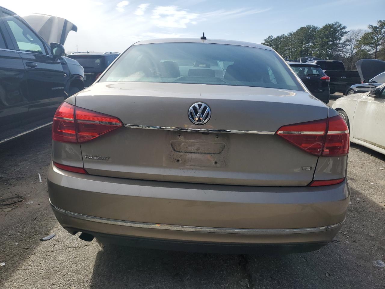 2016 Volkswagen Passat - Image 6