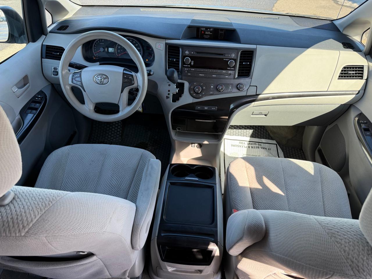 2011 Toyota Sienna - Image 9