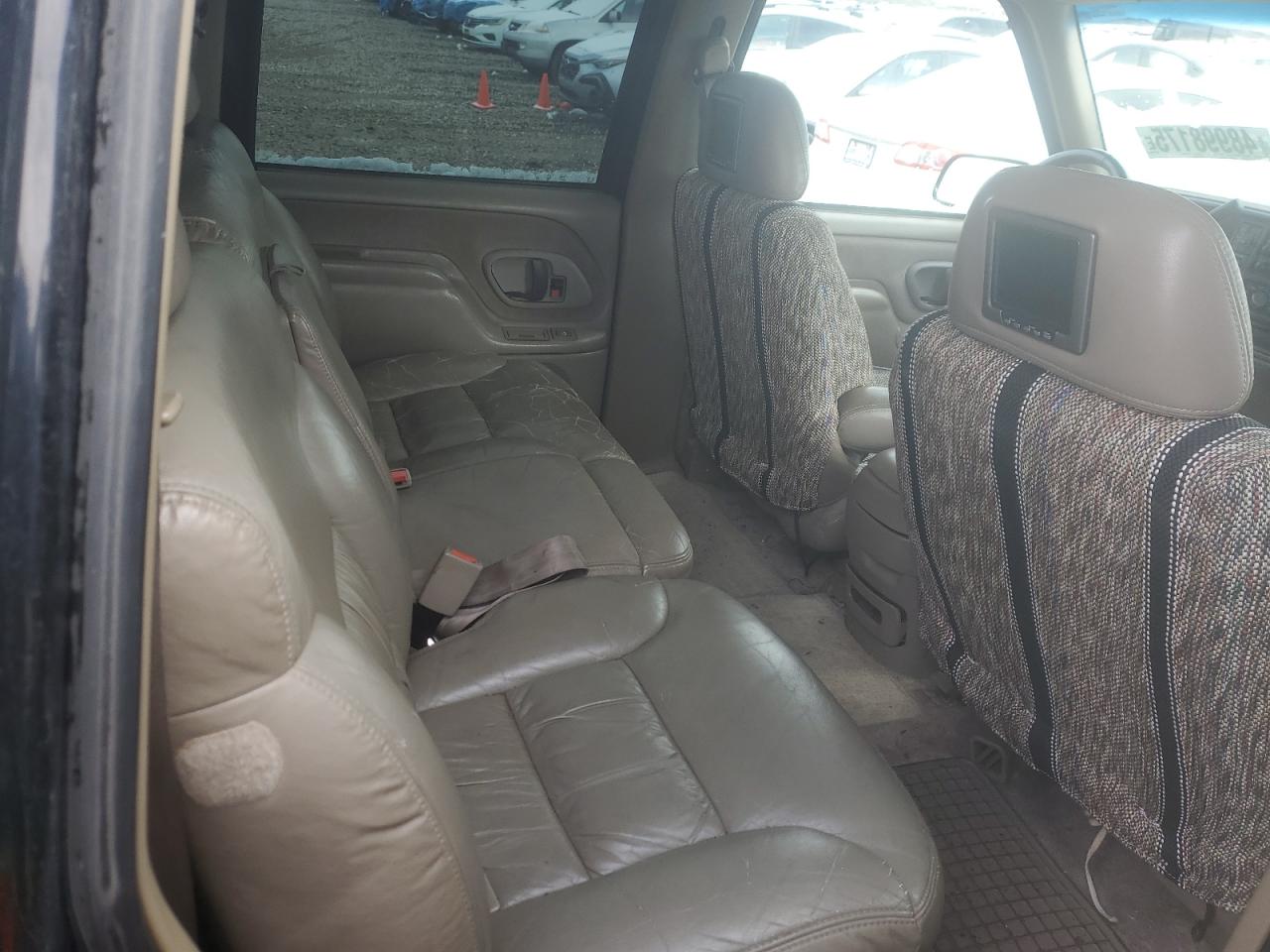 1997 Chevrolet Suburban - Image 11