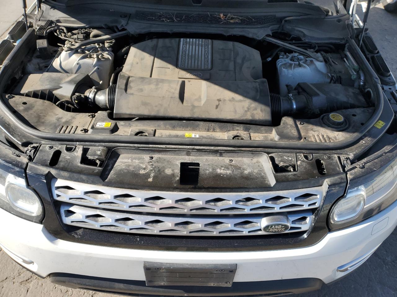 2016 Land Rover Range Rover - Image 12