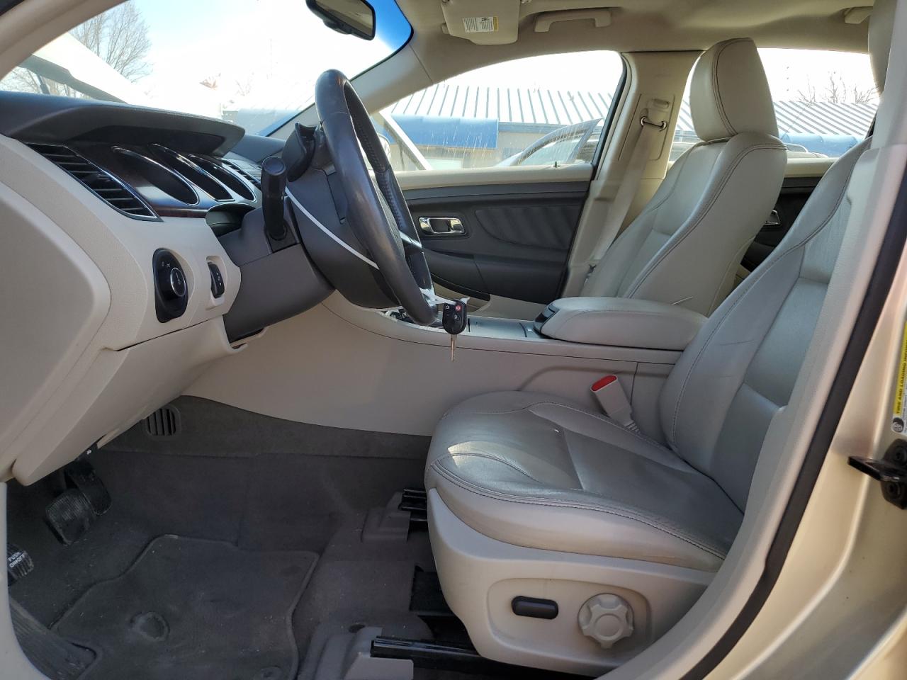 2010 Ford Taurus - Image 7