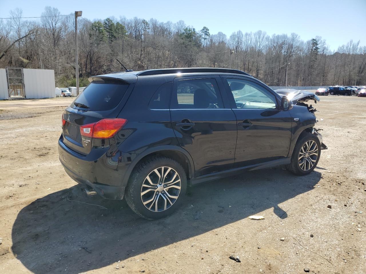 2016 Mitsubishi Outlander - Image 3