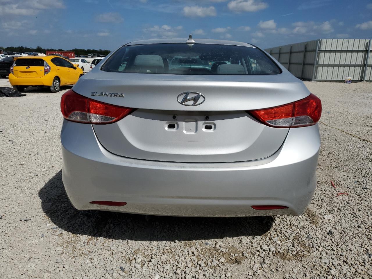 2012 Hyundai Elantra - Image 6