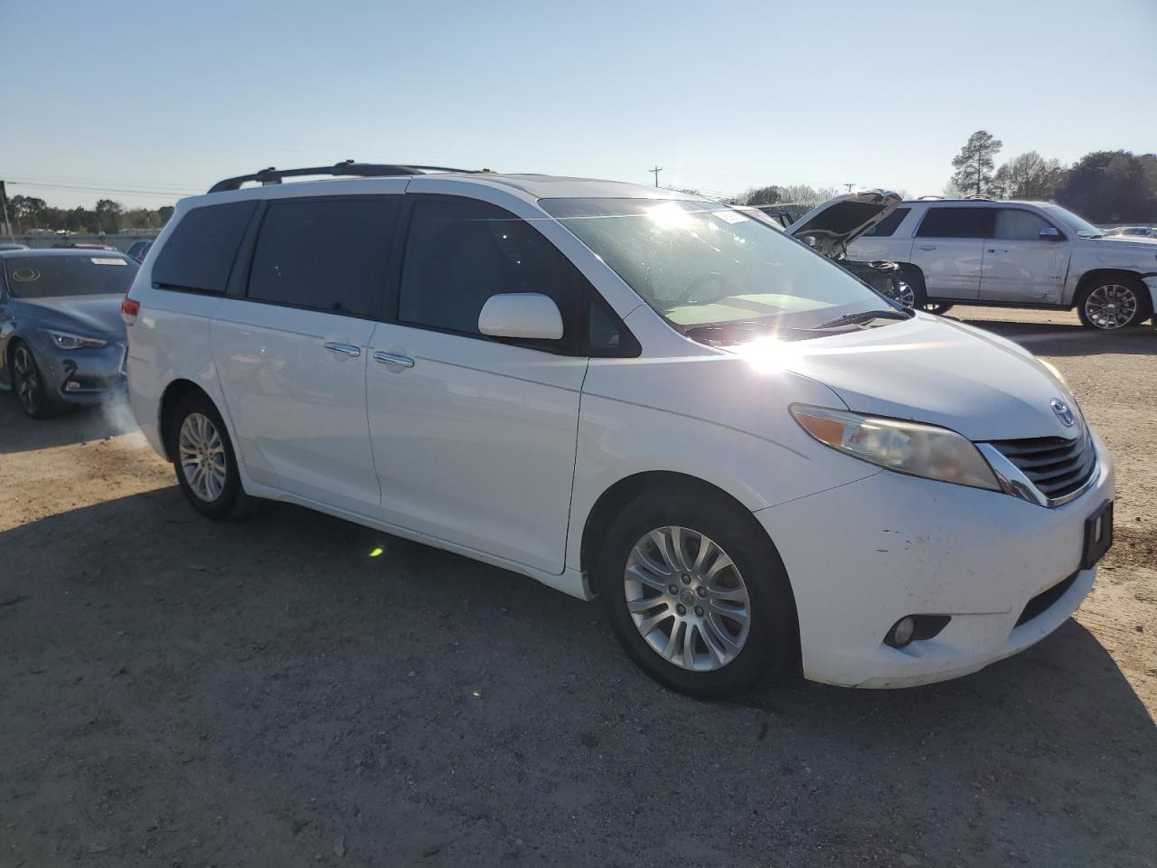 2013 Toyota Sienna - Image 4