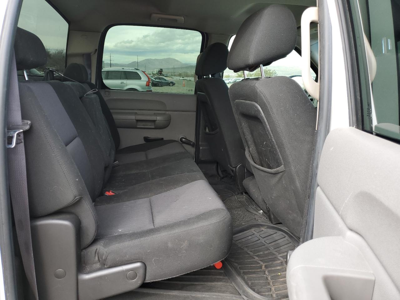2011 GMC Sierra - Image 10