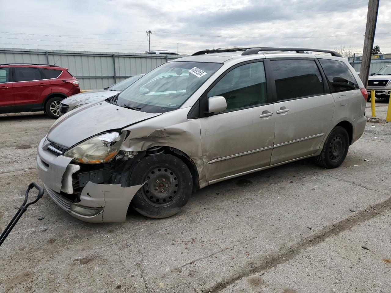 2004 Toyota Sienna Xle იყიდება Dyer-ში, IN - Front End