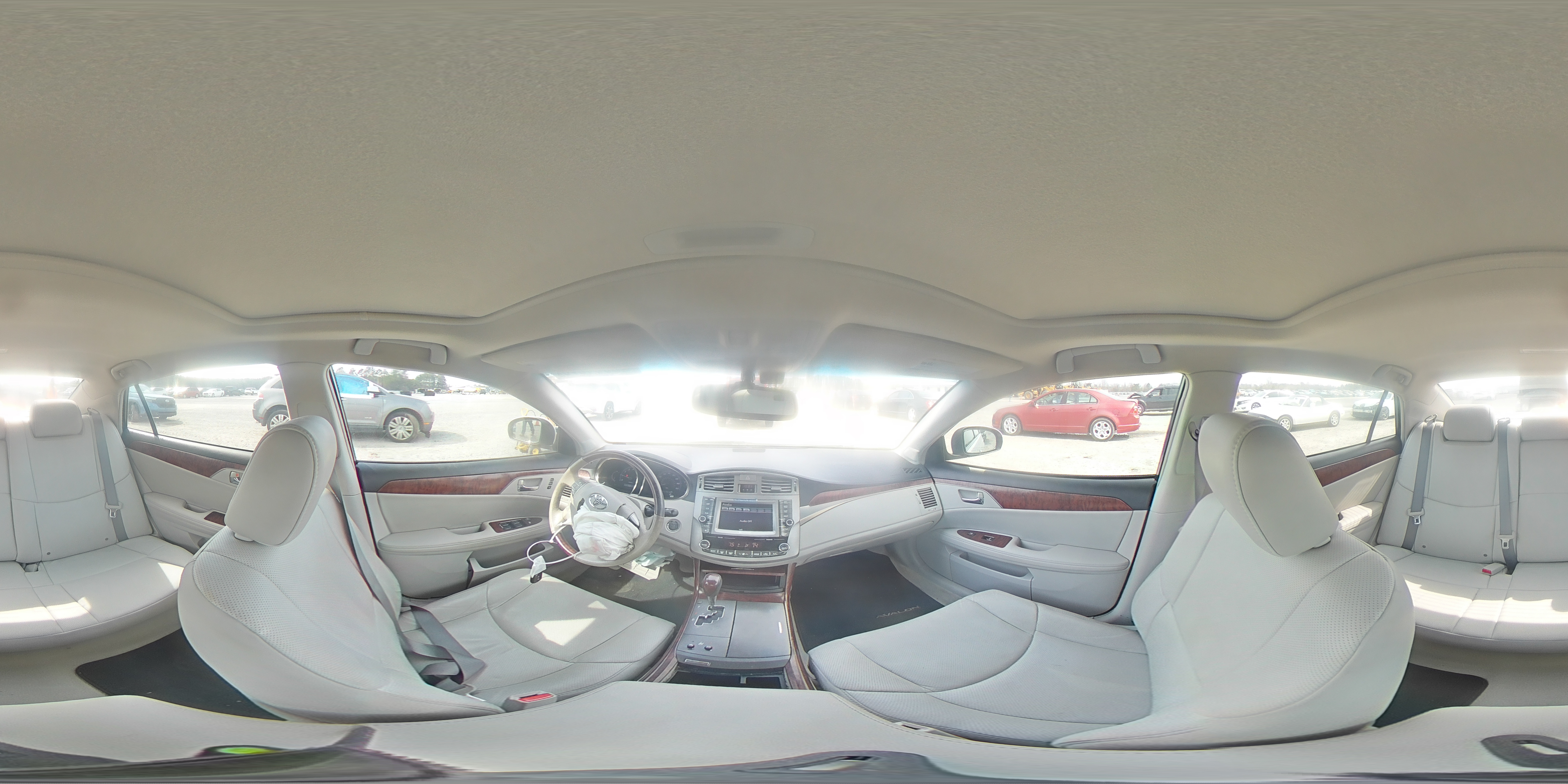 2012 Toyota Avalon - Image 13