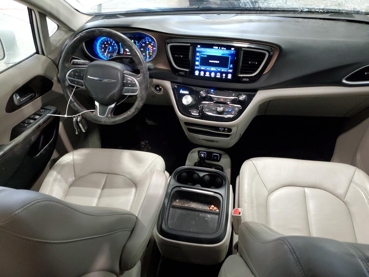 2017 Chrysler Pacifica - Image 8