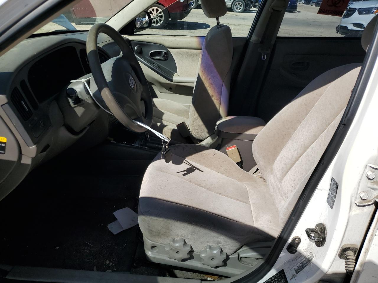 2004 Hyundai Elantra - Image 7