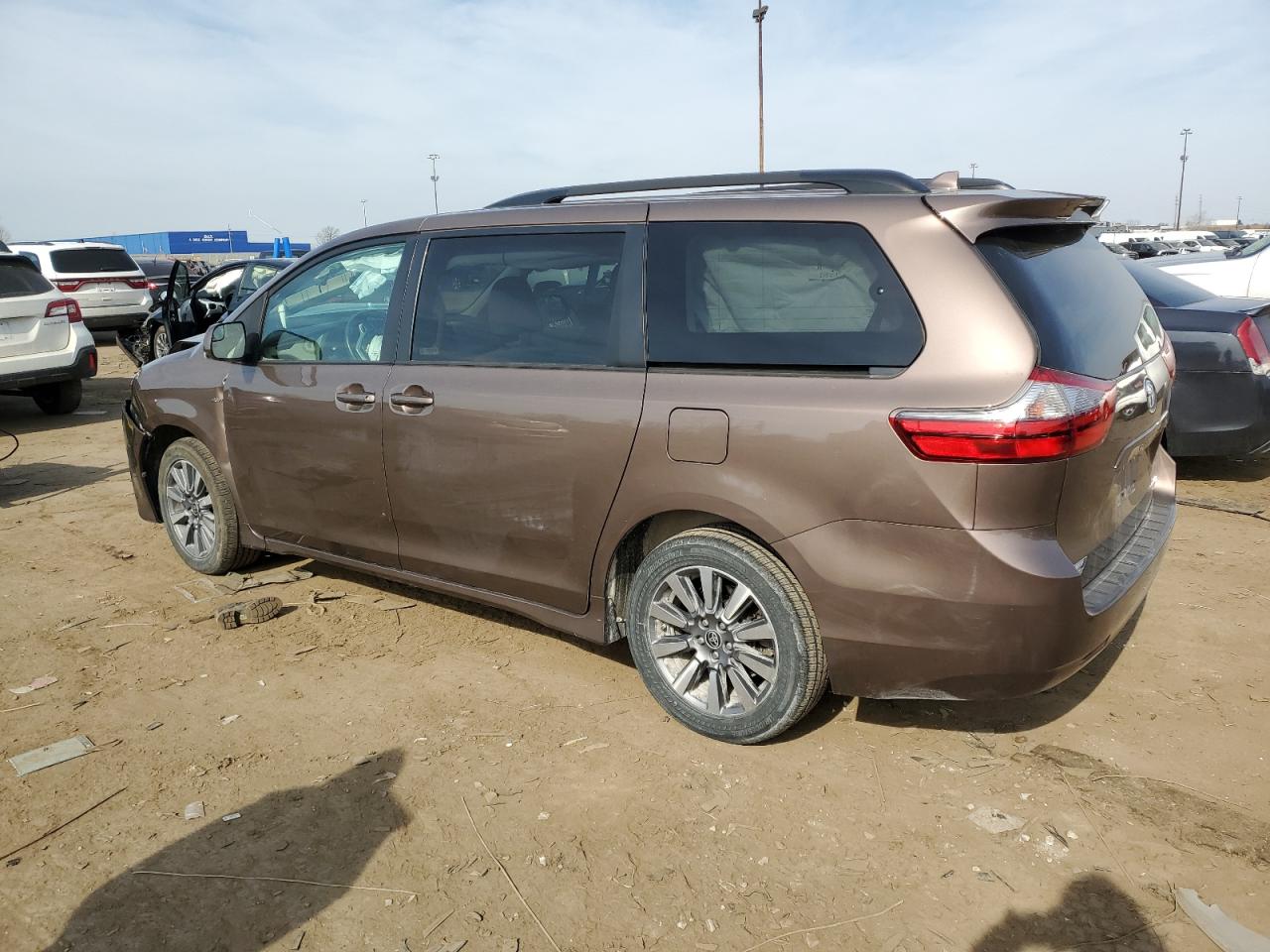 2020 Toyota Sienna - Image 2