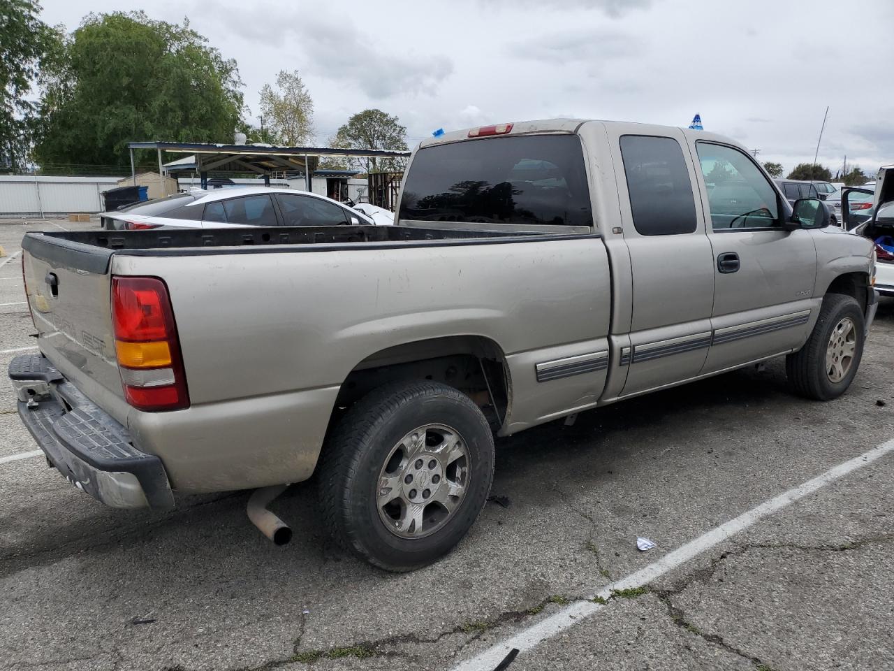 2001 Chevrolet Silverado - Image 3