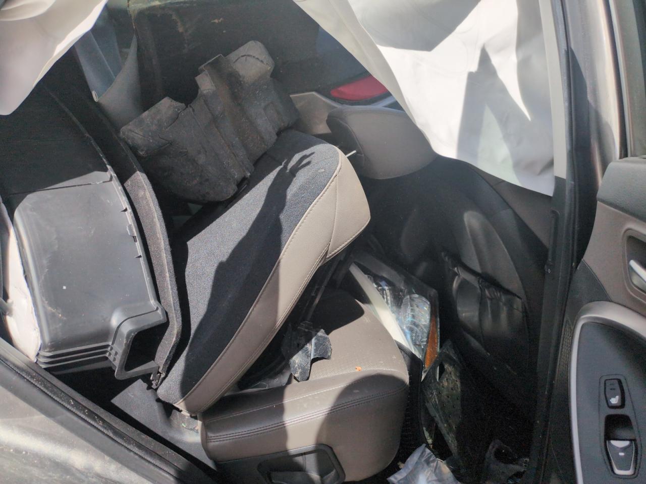 2013 Hyundai Santa Fe - Image 10