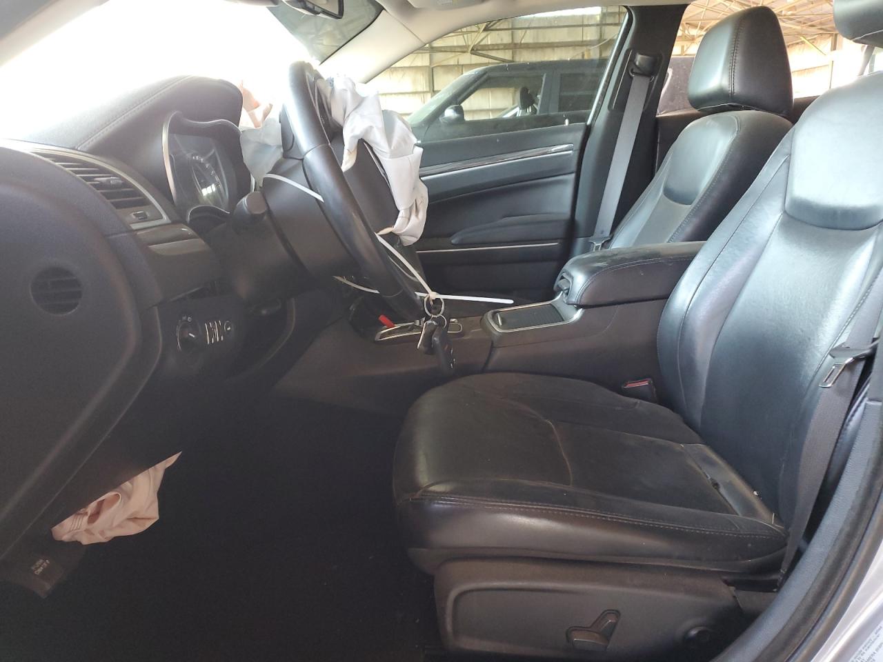 2016 Chrysler 300 - Image 7