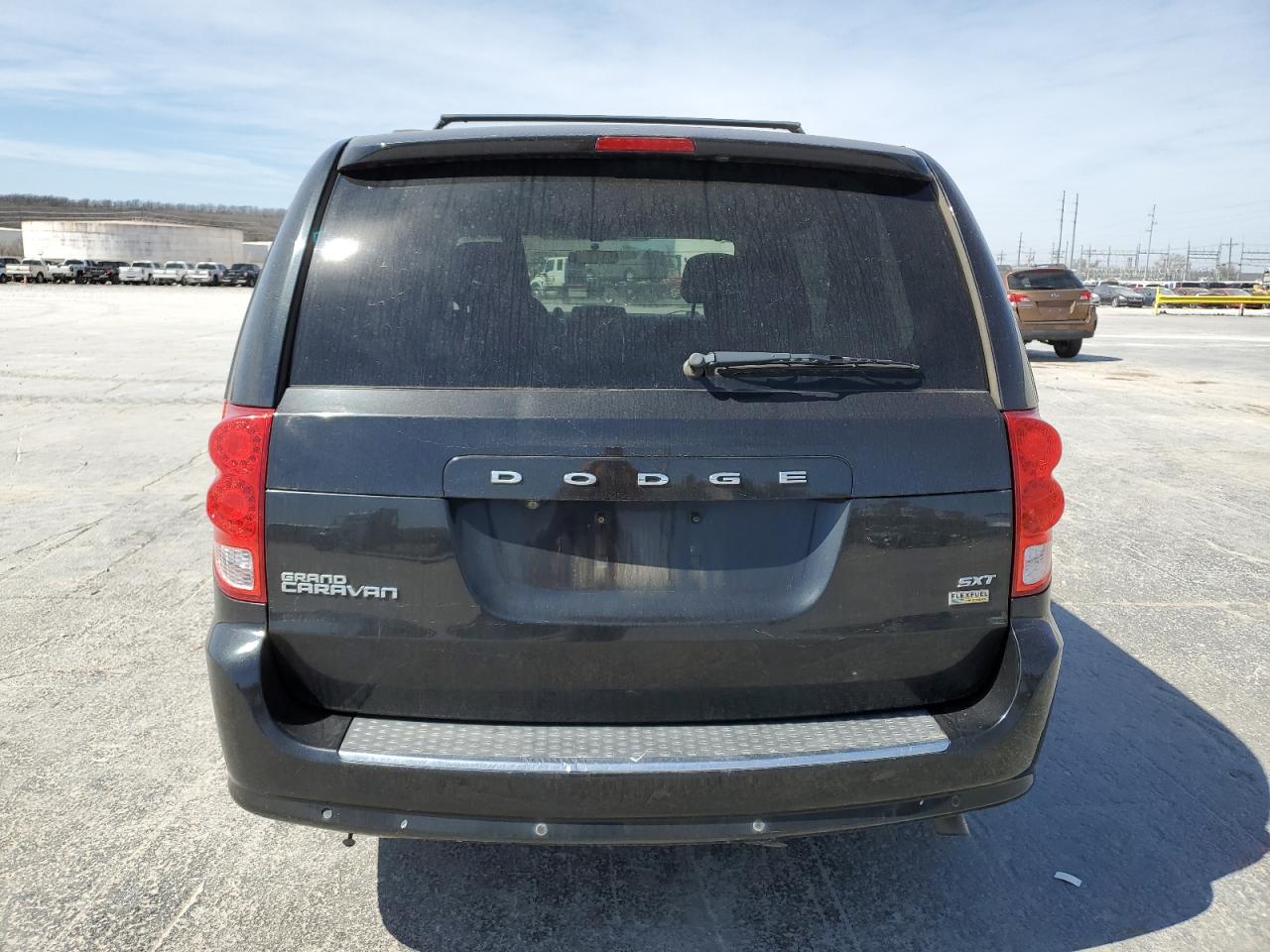 2015 Dodge Caravan - Image 6