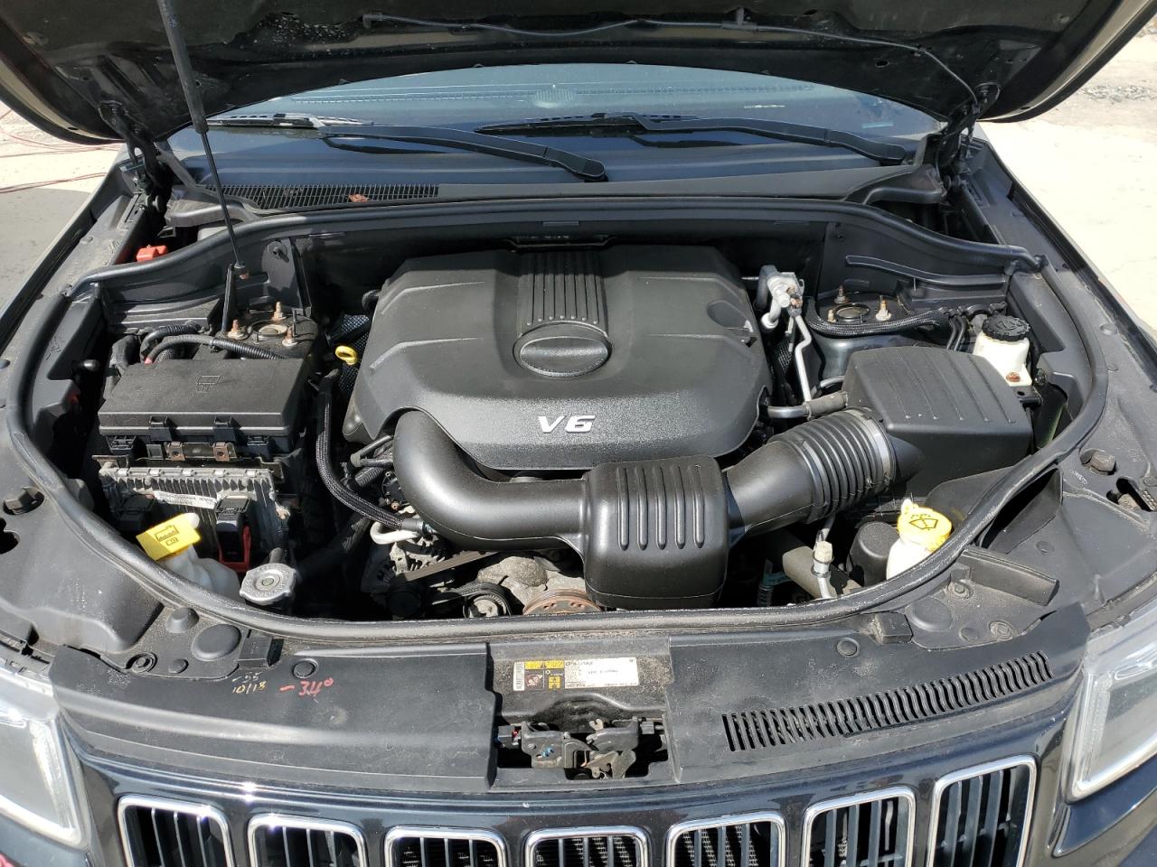 2015 Jeep Grand Cherokee - Image 12
