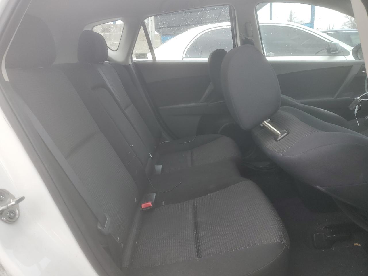 2013 Mazda 3 - Image 11
