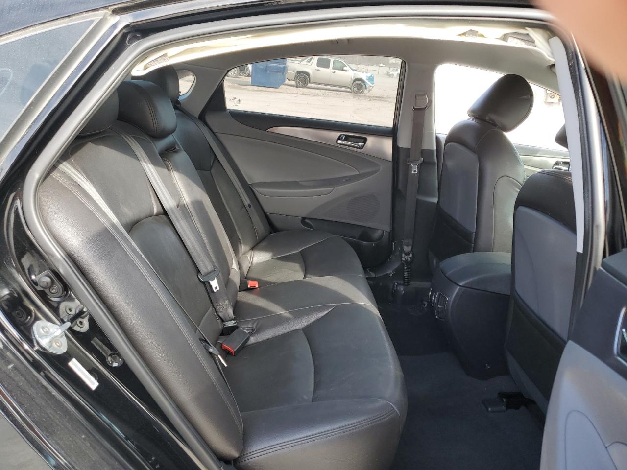 2011 Hyundai Sonata - Image 10