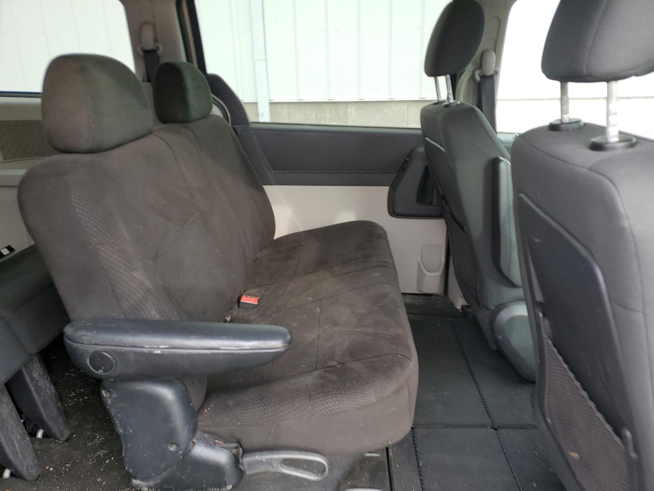 2009 Dodge Caravan - Image 11