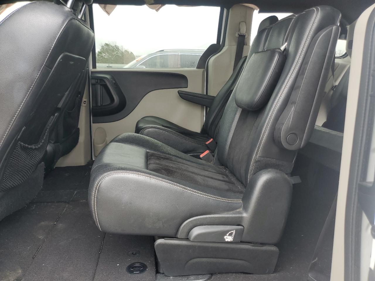 2017 Dodge Caravan - Image 11