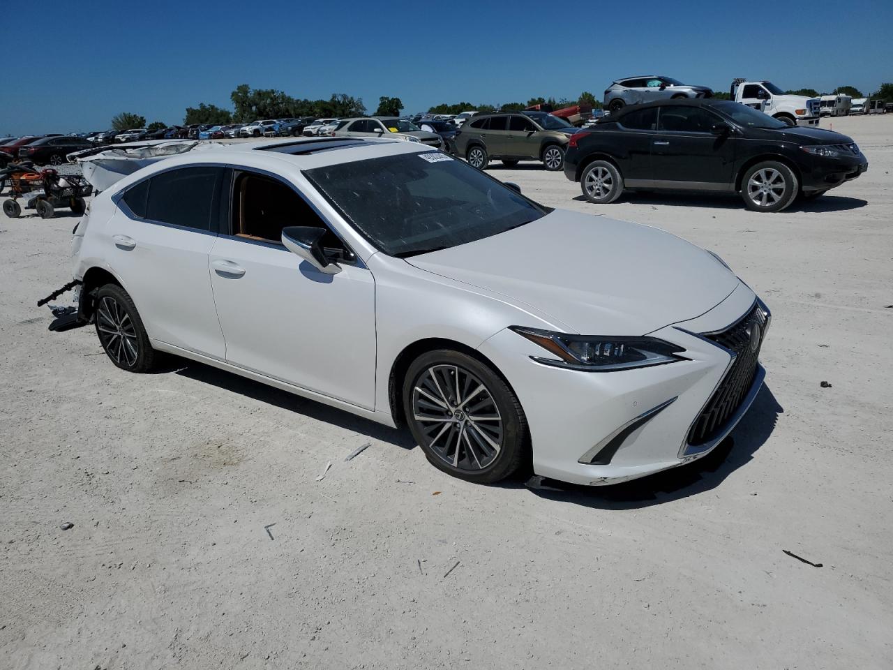 2023 Lexus ES - Image 4