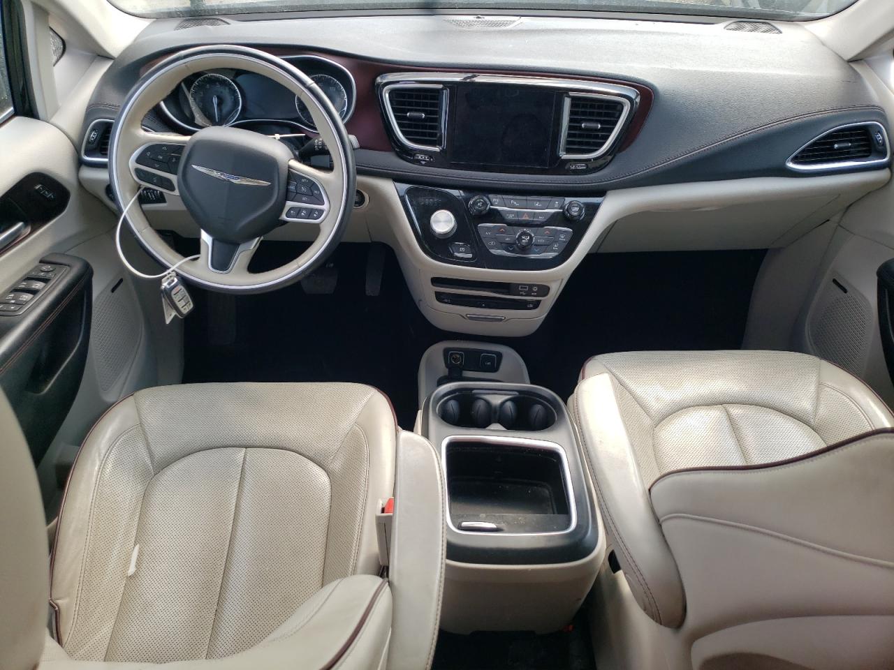 2017 Chrysler Pacifica - Image 8