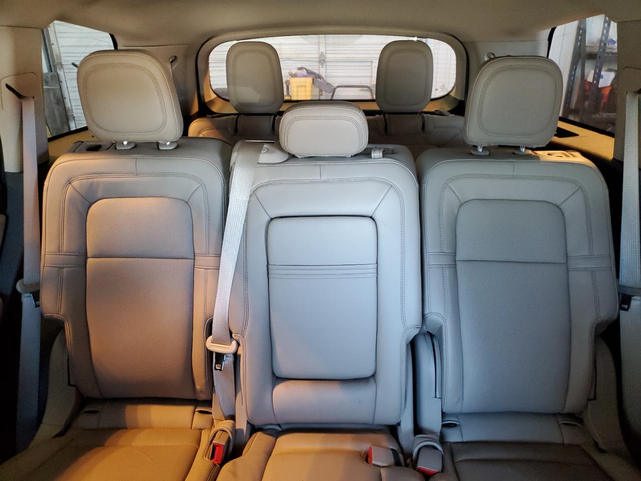 2020 Lincoln Aviator - Image 10
