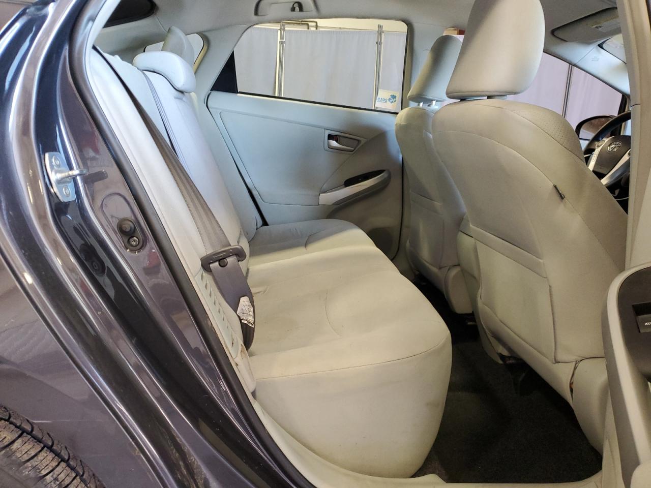 2013 Toyota Prius - Image 10