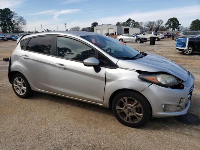 Hatchbacks FORD FIESTA 2015 Srebrny