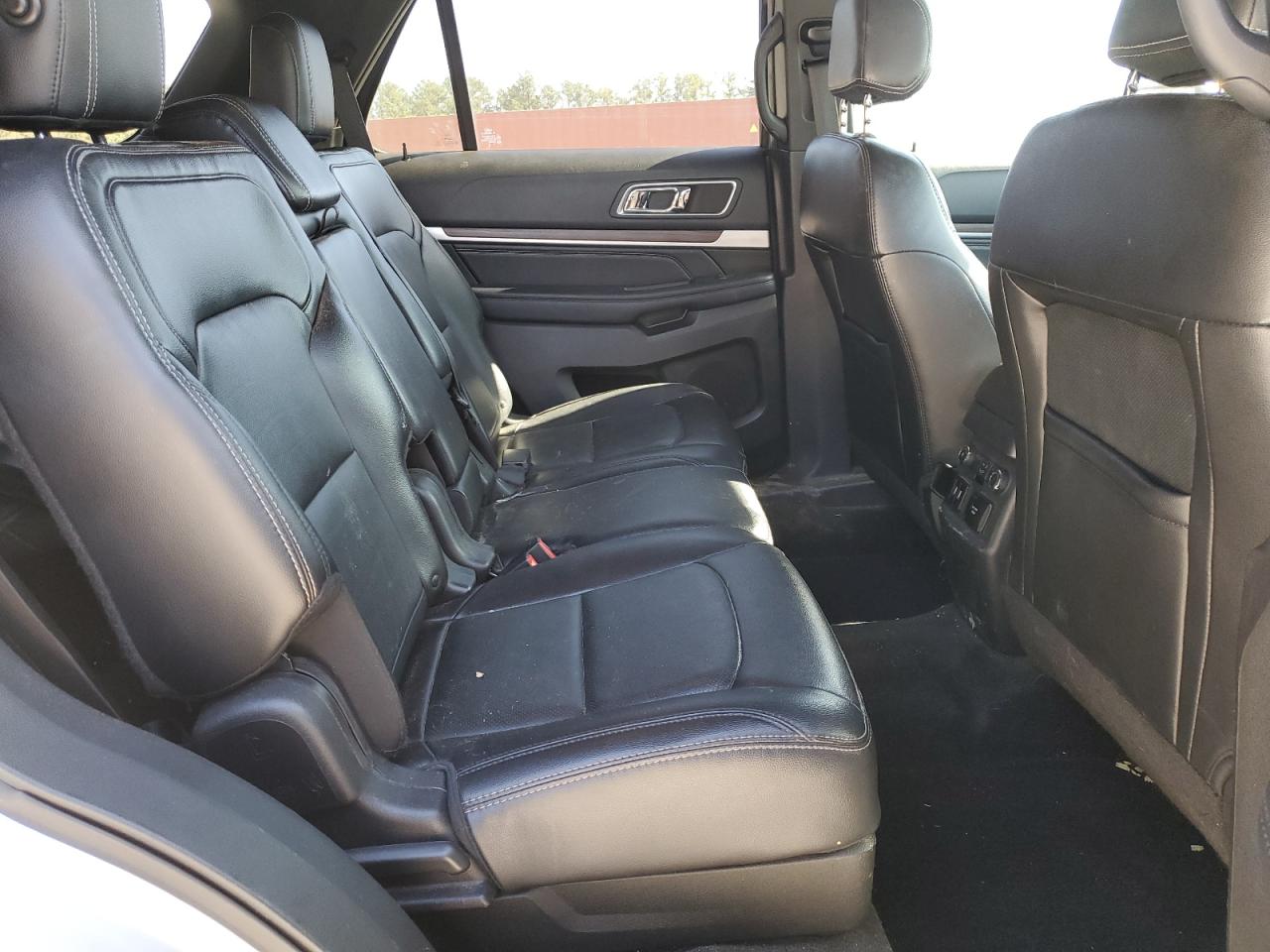 2017 Ford Explorer - Image 11