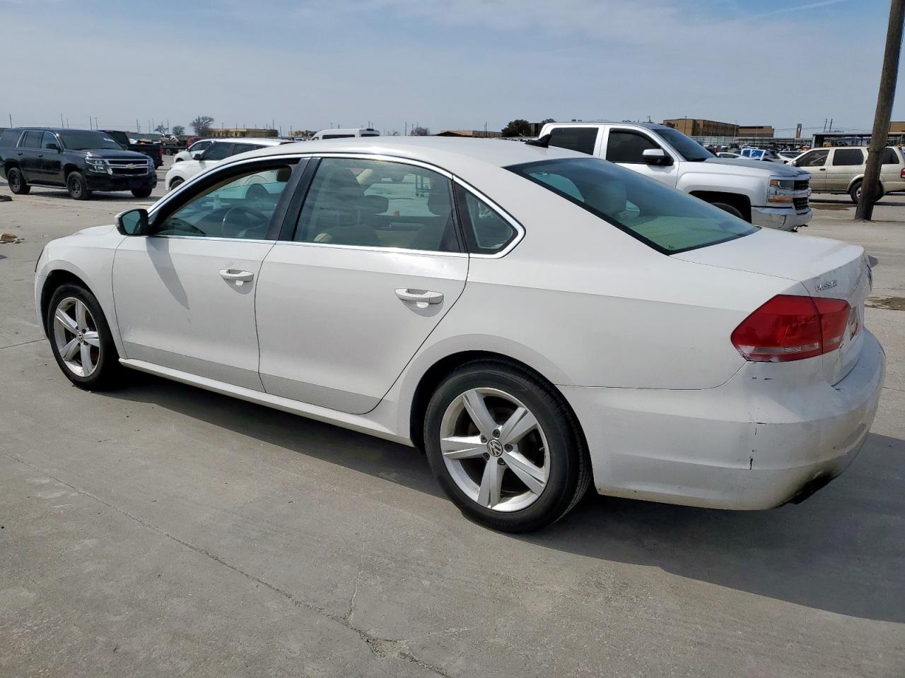 2015 Volkswagen Passat - Image 2