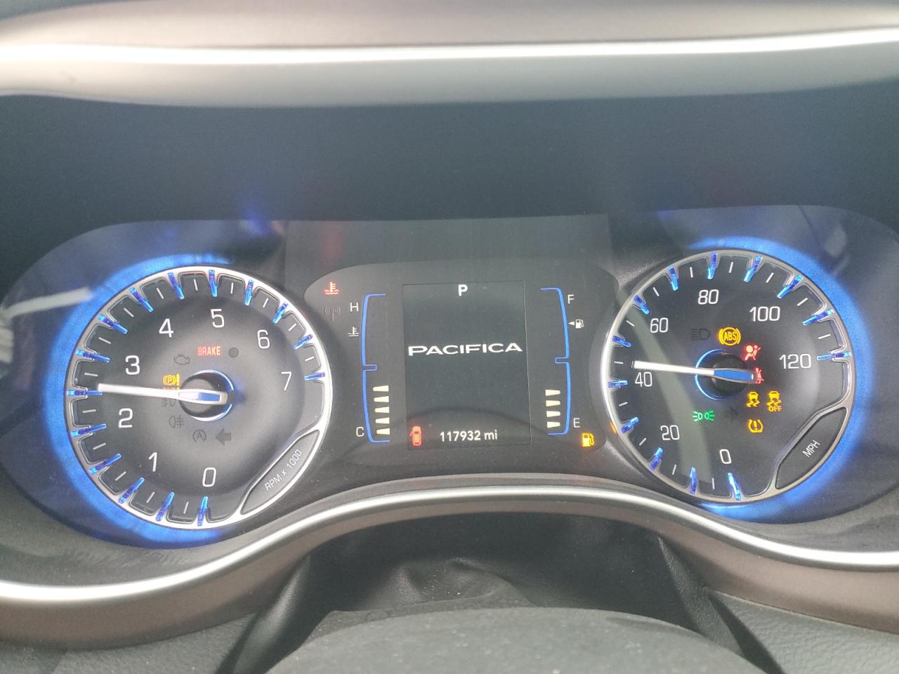 2018 Chrysler Pacifica - Image 9