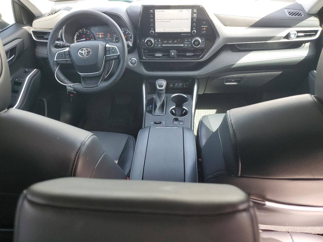 2022 Toyota Highlander - Image 8
