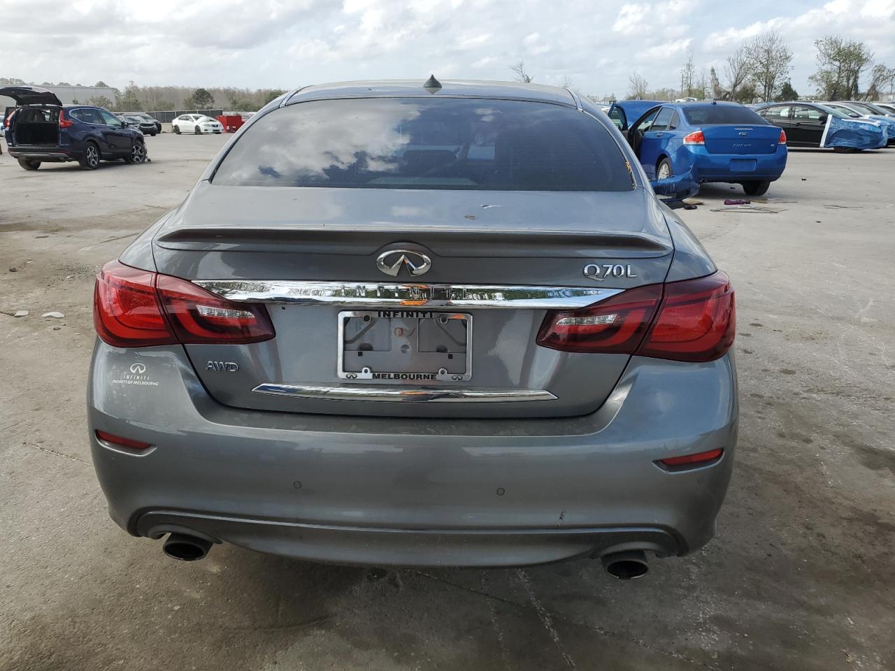 2015 Infiniti Q70 - Image 6