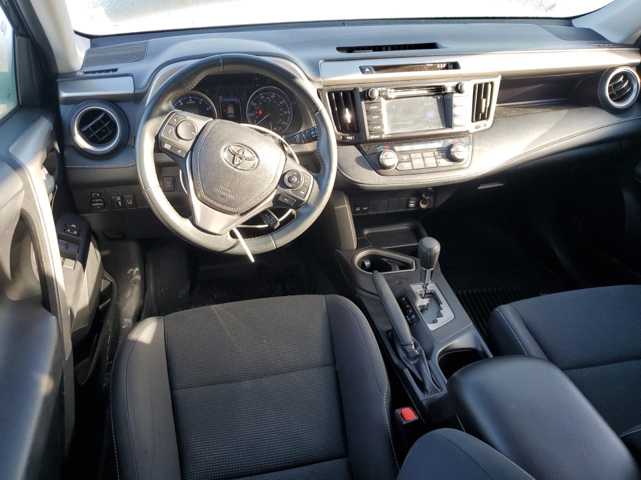 2017 Toyota RAV 4 - Image 8