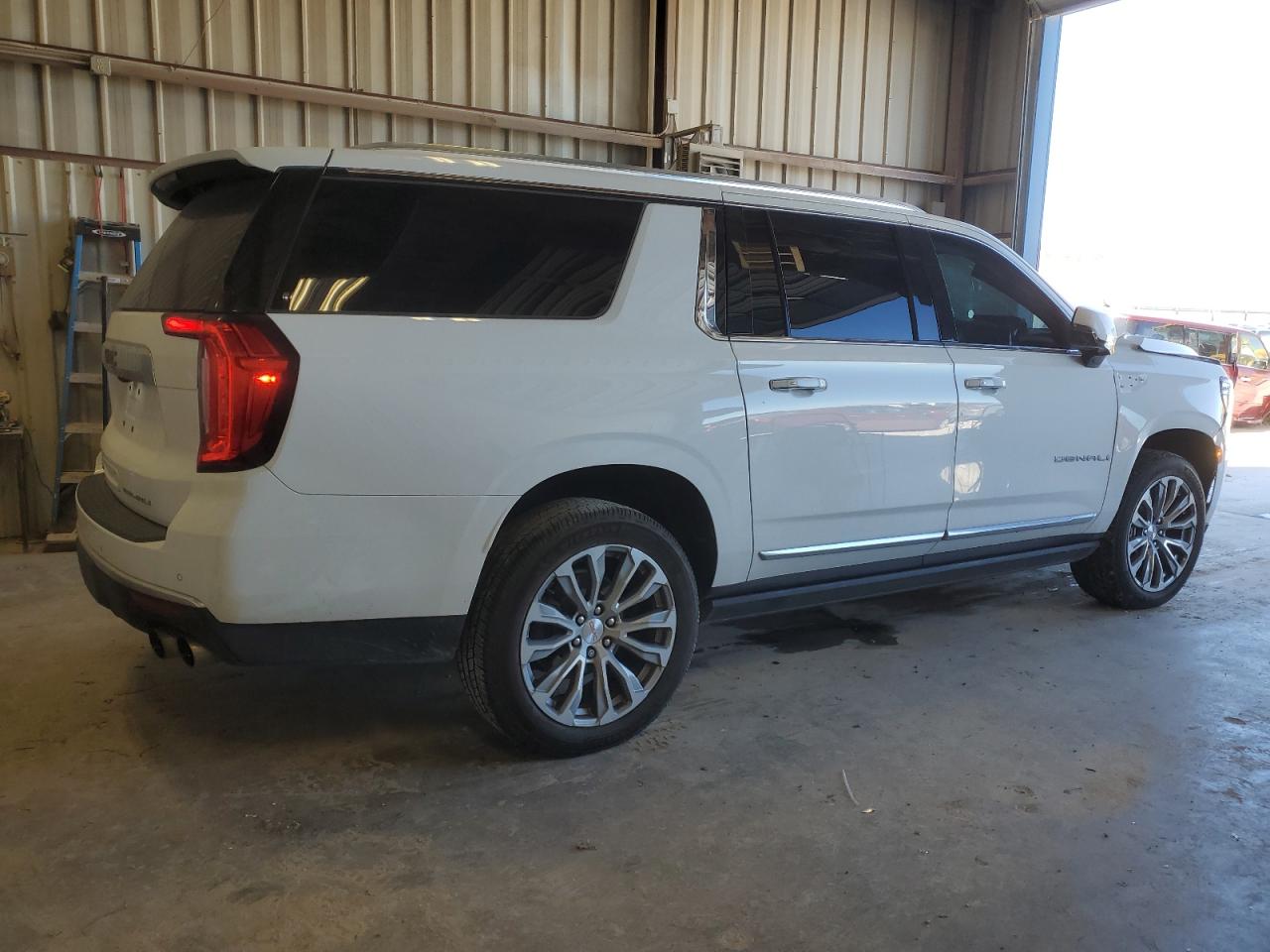 2022 GMC Yukon - Image 3