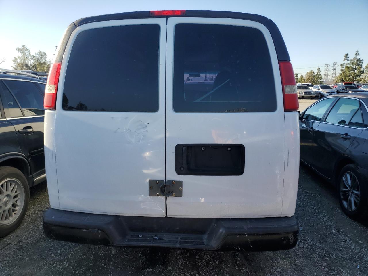 2011 Chevrolet Express - Image 6