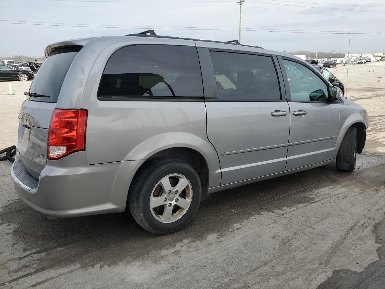 2013 Dodge Caravan - Image 3