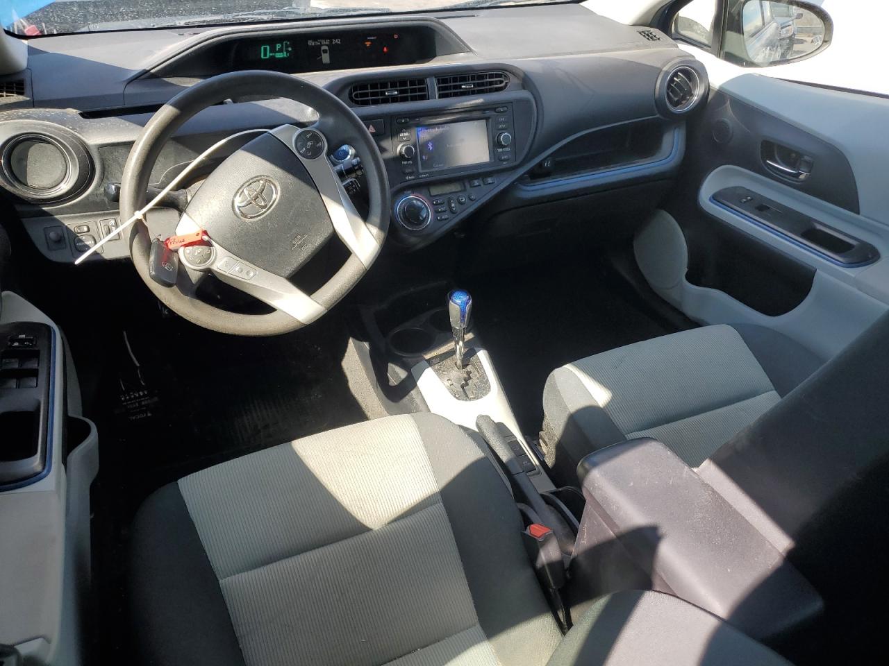 2013 Toyota Prius - Image 8