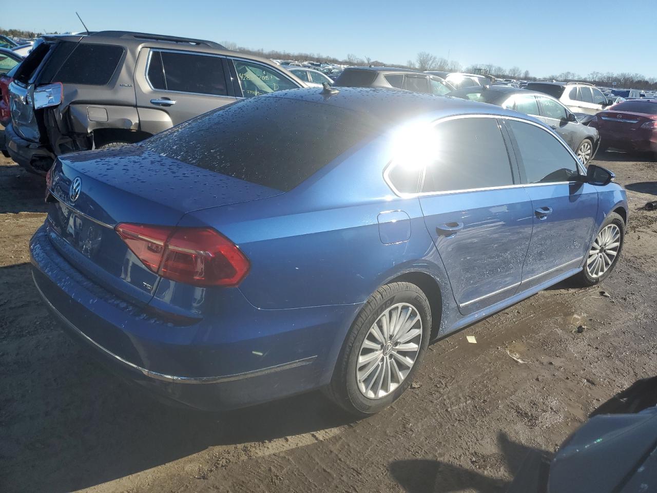2016 Volkswagen Passat - Image 3