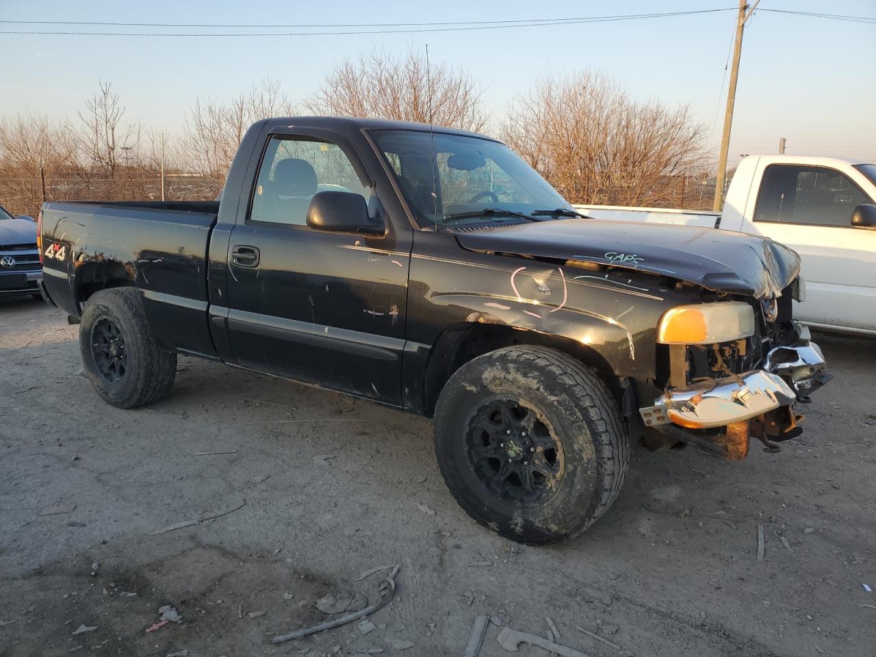 2004 GMC Sierra - Image 4