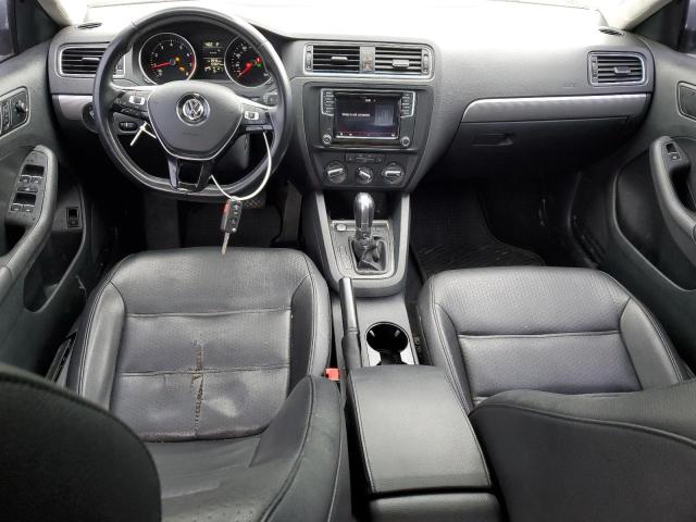 Sedans VOLKSWAGEN JETTA 2016 Srebrny