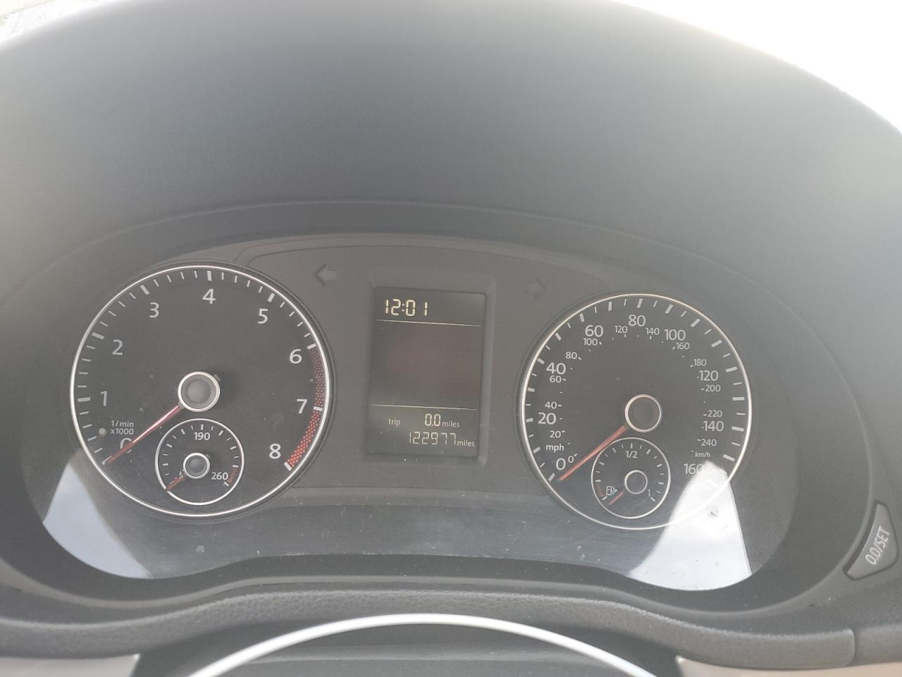 2014 Volkswagen Passat - Image 9