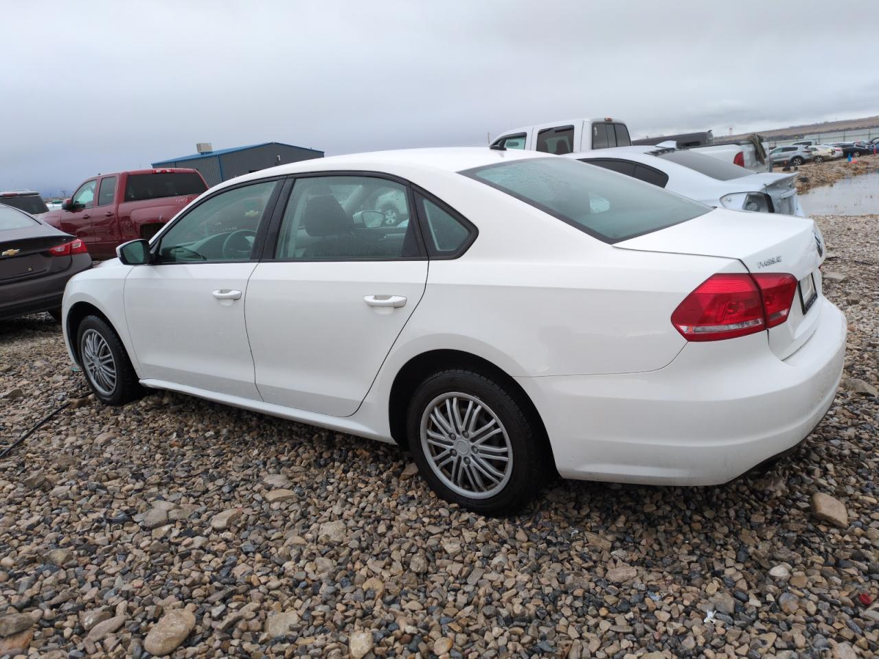 2015 Volkswagen Passat - Image 2