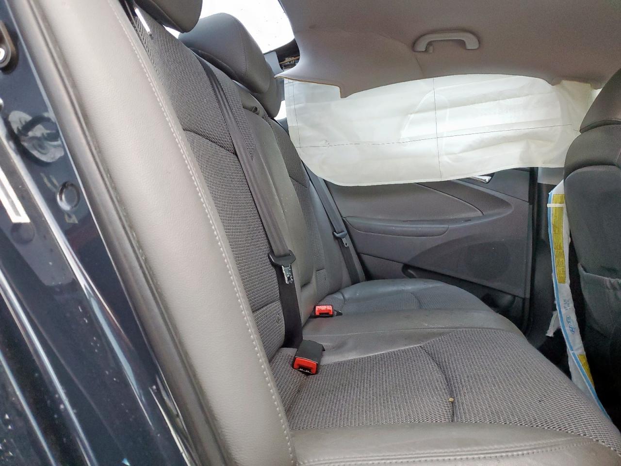 2011 Hyundai Sonata - Image 10
