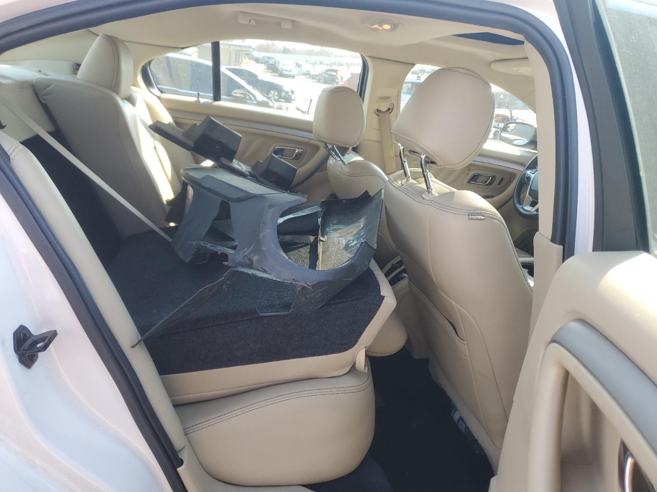2019 Ford Taurus - Image 11